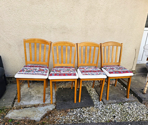 Set light wood dining - of,